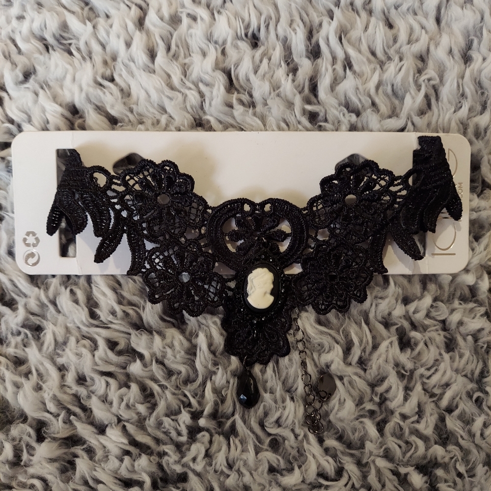 Choker Necklace